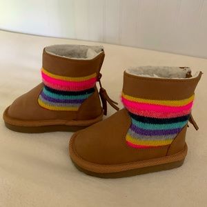 Gap toddler booties